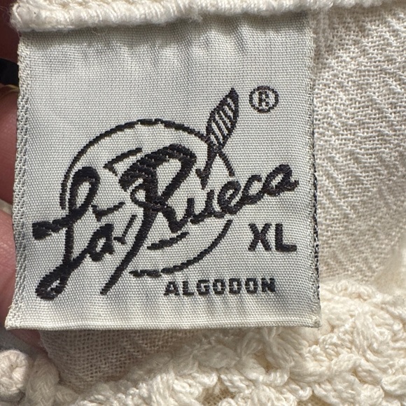 Made in MX Cream Blouse with Textured Detail and Crotchet Neckline and Buttons - Picture 2 of 2